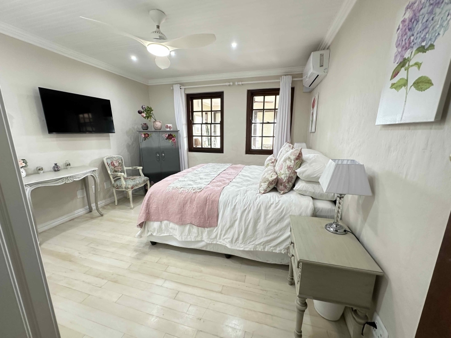 6 Bedroom Property for Sale in Kingfisher Creek Western Cape